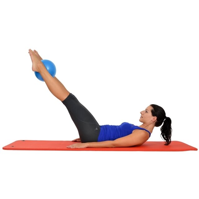Pilates kamuolys Soft Over ball 21-23cm mėlynas 1 Pilates kamuolys Soft Over ball 21-23cm mėlynas 1